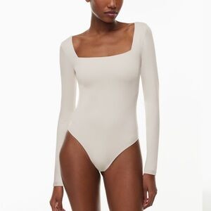 Aritzia Contour Squareneck Longsleeve Bodysuit in Matte Pearl size S
